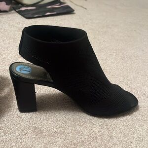 Impo brand 7.5 peep toe sling back scandal. Black mesh. ‘Velancy’